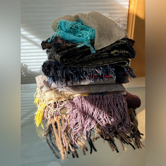 1️⃣3️⃣Lot of 13 Random Scarves-Varying Colors/Sizes/Brands/Materials/Conditions - Picture 8 of 17